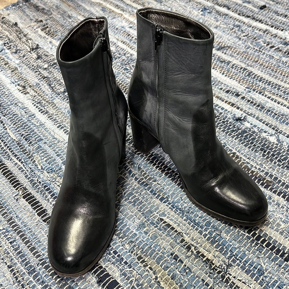 Elsa two tone leather heeled boots size 39 1/2 - Picture 1 of 11